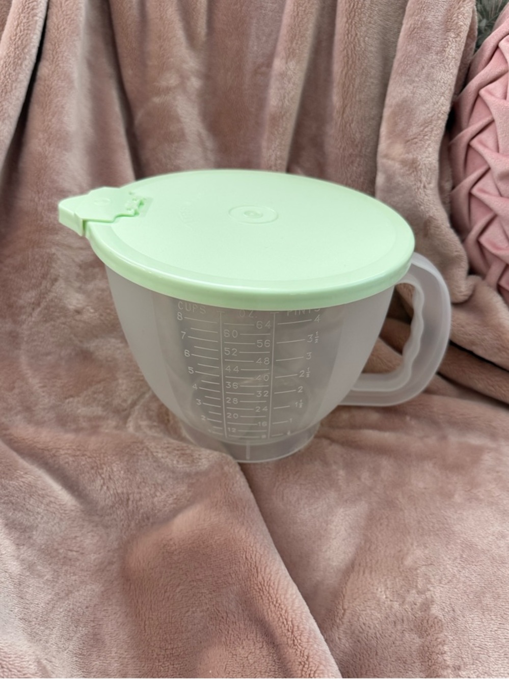 🦋Tupperware Classic Mix-N-Store Pitcher with Mint Green lid BPA Free NEW - Picture 2 of 8